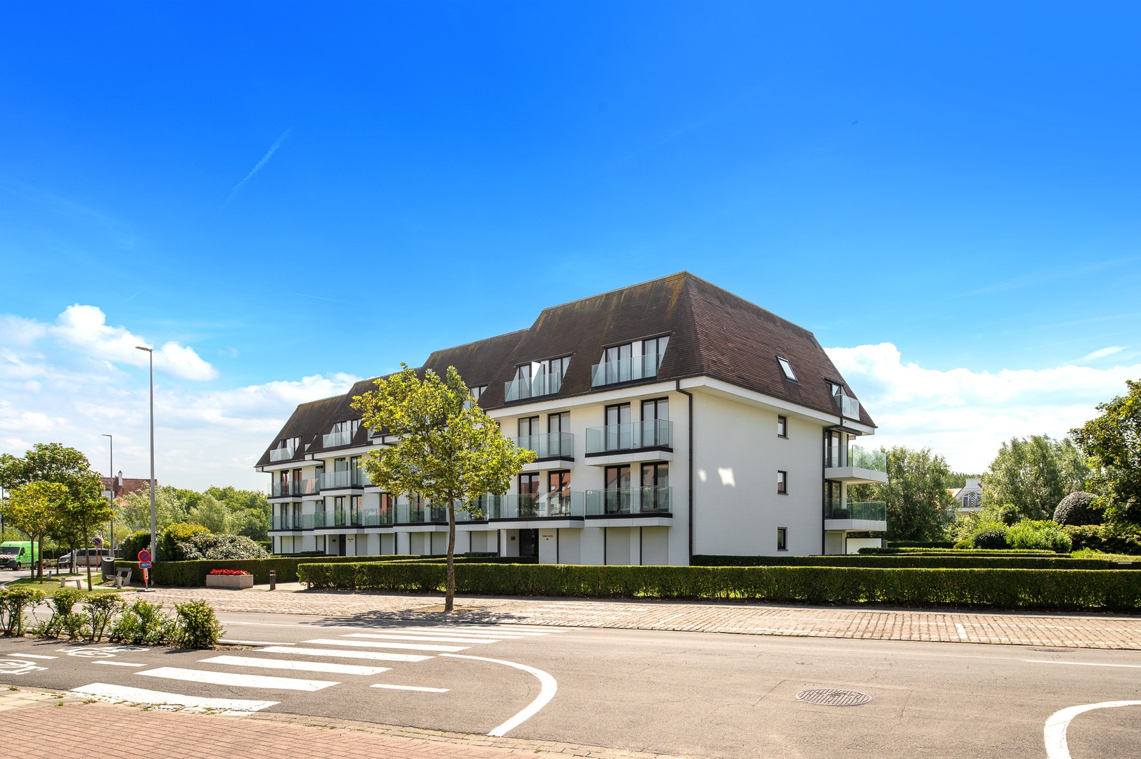 VR 24-07-26 ts 14u-17u OPENDEUR Kustlaan 196 – Stijlvol gerenoveerd appartement op toplocatie in het Zoute.